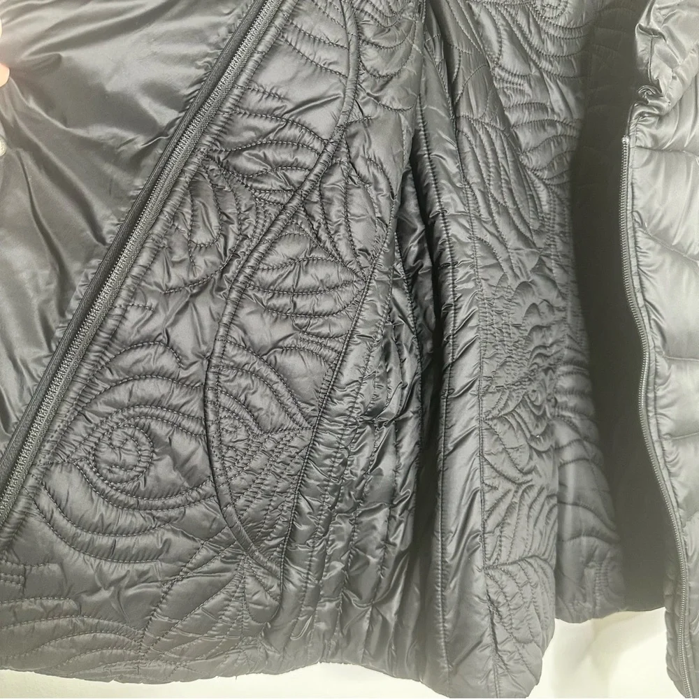 Lululemon Get Down Reversible Vest in Black - Picture 6 of 9